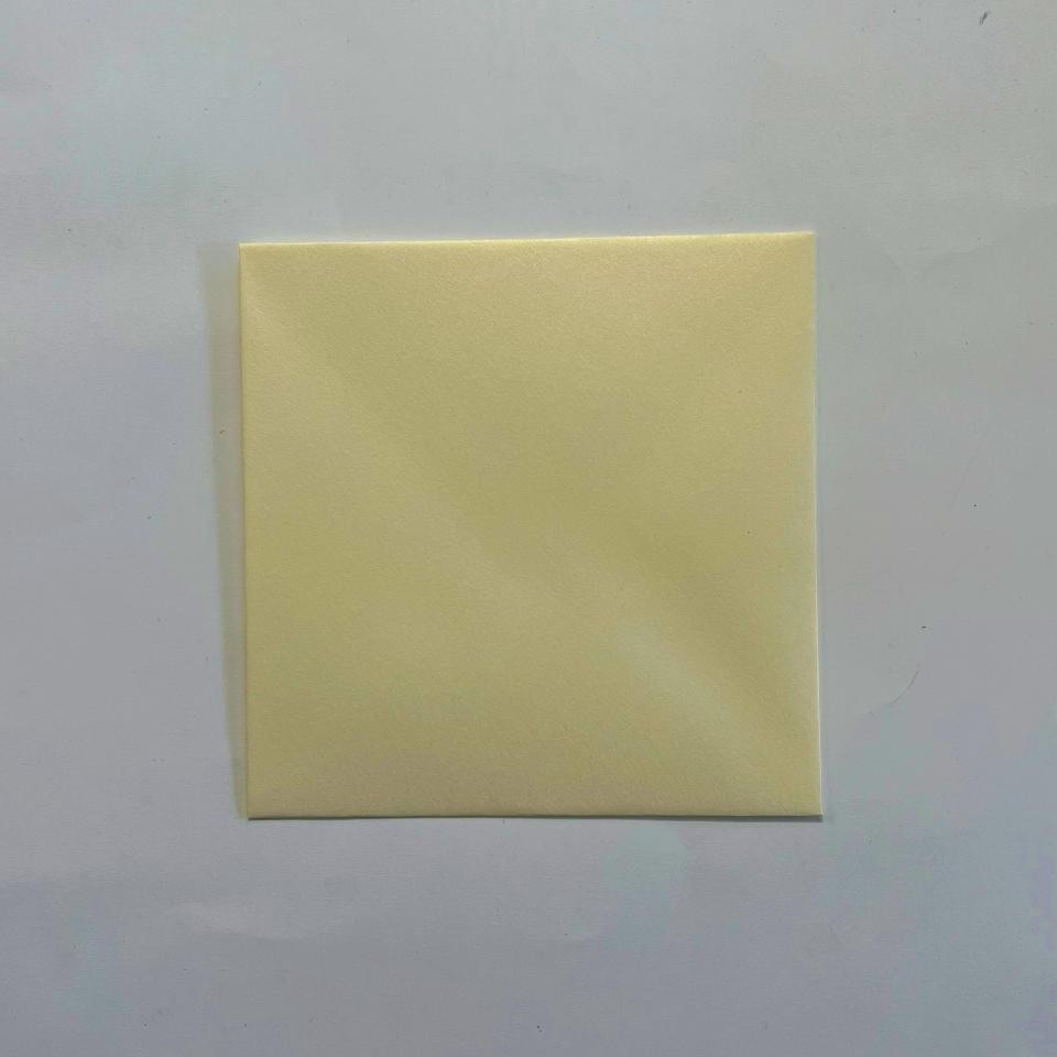 busta da lettera colorata crema  (effetto madreperlato) da 120g Rayher confezione da 5 pezzi  14 x 14 cm