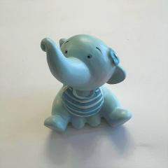 decorazione elefantino celeste  con bavetto hobby fun resina h 6cm