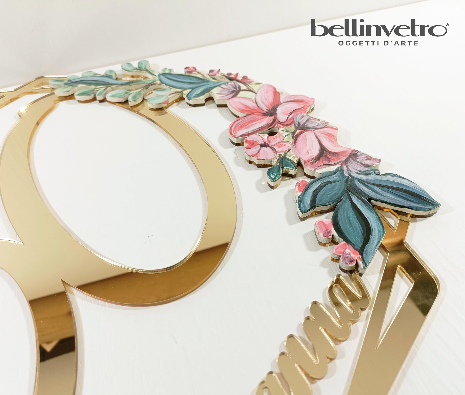 Numero in plexiglassa specchiato con decorazione floreale e nome - forma esagonale BELLINVETRO VR-UV432