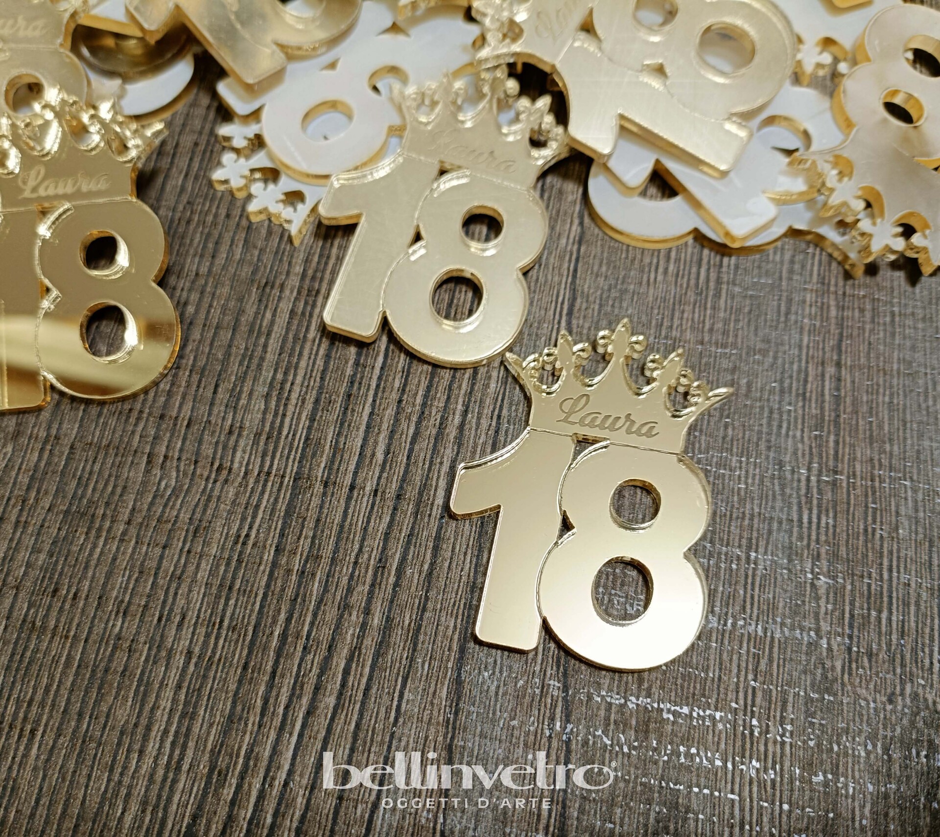 Portachiavi | calamite Numero 18 con corona e nome in plexiglass specchiato BELLINVETRO VR 358