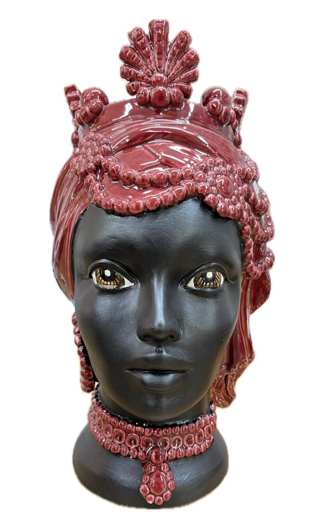 Coppia Teste di Moro moderne con corona decoro bordeaux e viso nero satinato Produzione artigianale di Caltagirone h.30cm