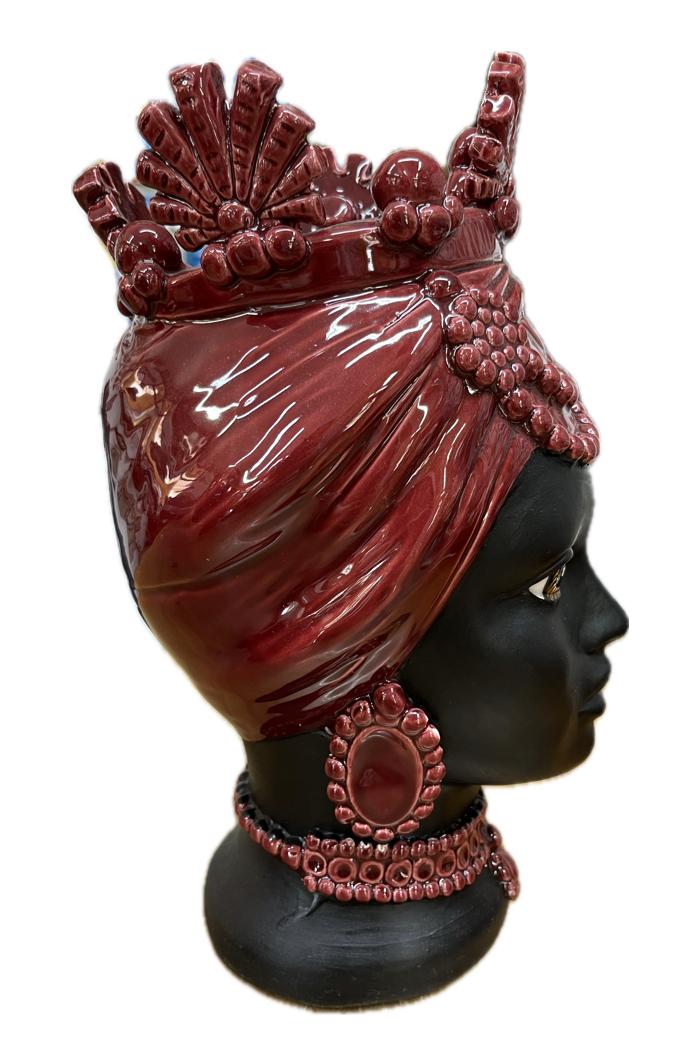 Coppia Teste di Moro moderne con corona decoro bordeaux e viso nero satinato Produzione artigianale di Caltagirone h.30cm