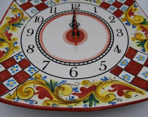 Orologio da parete in ceramica quadrato Produzione artigianale di Santo Stefano di Camastra Lunghezza 30cm