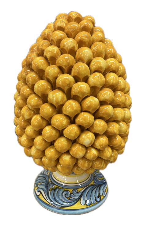 Pigna siciliana in ceramica giallo senape con base decorata Produzione artigianale di Caltagirone h.30cm