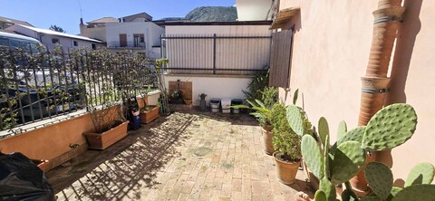 Fabbricato indipendente in Vendita a Palermo Cardillo