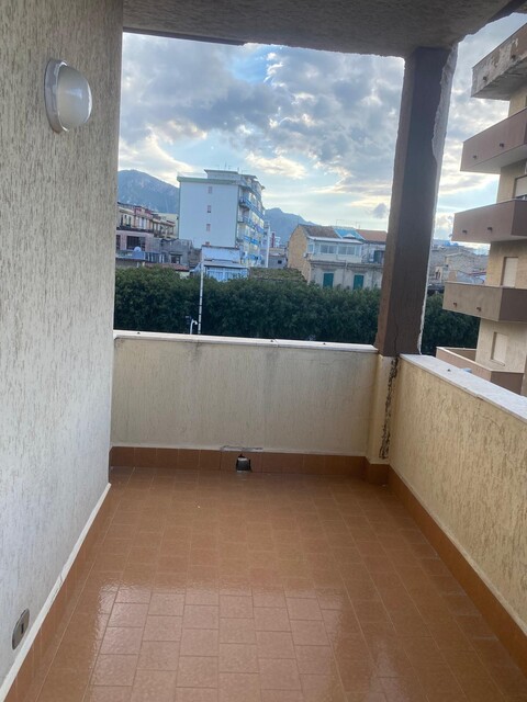 Appartamento in Vendita a Palermo C.so dei Mille-Messina Marine