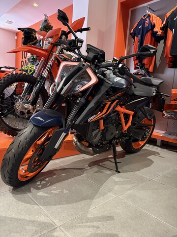 1290 SUPER DUKE R EVO TECH PACK - AZIENDALE KTM