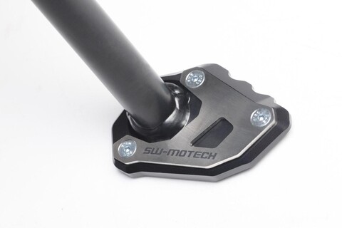 BASE MAGGIORATA PER CAVALLETTO LATERALE-NERO/ARGENTO. KTM 1050/1090/1190 ADV,1290 SADV. SW-MOTECH