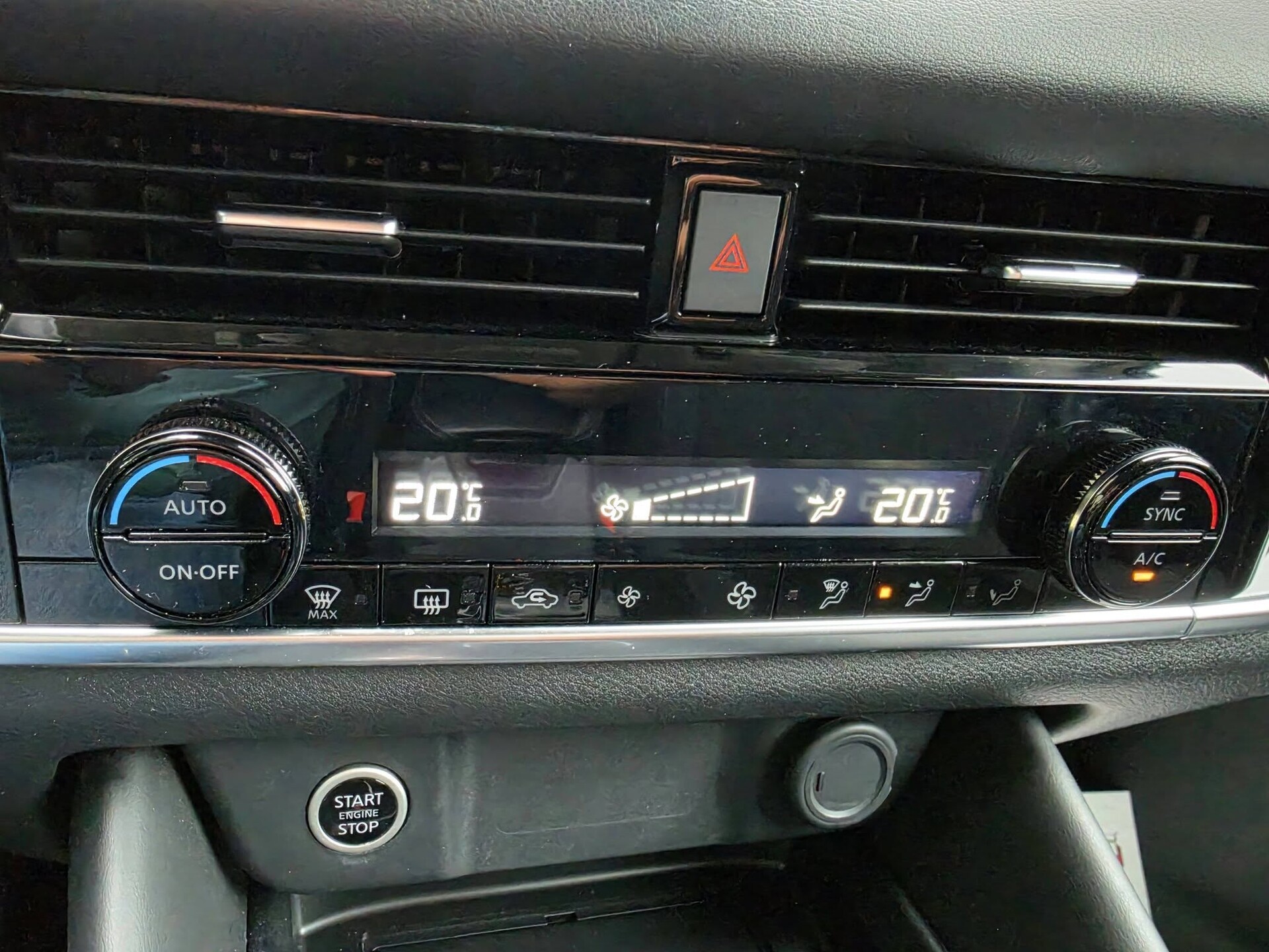 Nissan Qashqai N-CONNECTA Xtronic Elettrica / Benzina