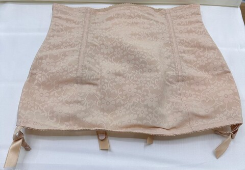 GUAINA AP. DAVANTI CON STECCHE E REGGICALZE (STRINGIVITA) Fratelli elli guaina