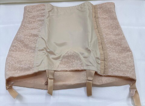 GUAINA AP. DAVANTI CON STECCHE E REGGICALZE (STRINGIVITA) Fratelli elli guaina