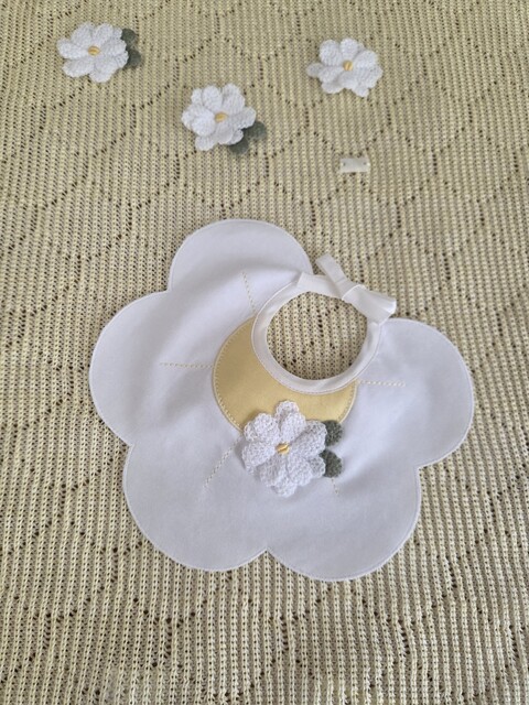 Completo nascita 7 pezzi in filo di cotone giallo Margherite Marlù EK21