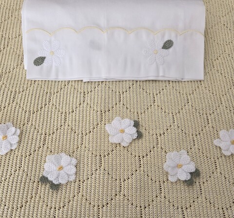 Completo nascita 7 pezzi in filo di cotone giallo Margherite Marlù EK21