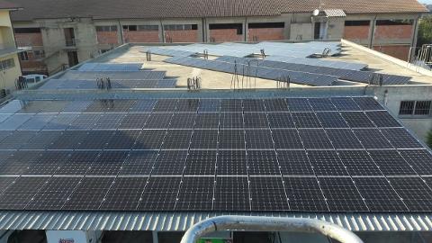 installazione fotovoltaico su pergolato in ferro.jpg
