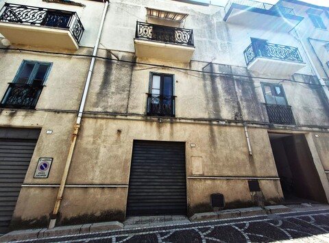 Appartamento in Vendita a Bisacquino Centro Storico (Palermo)