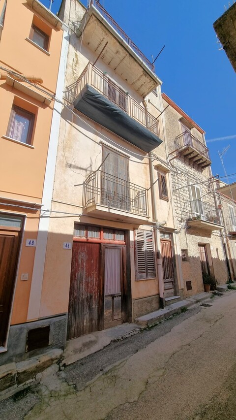 Casa singola in Vendita a Bisacquino Centro Storico (Palermo)