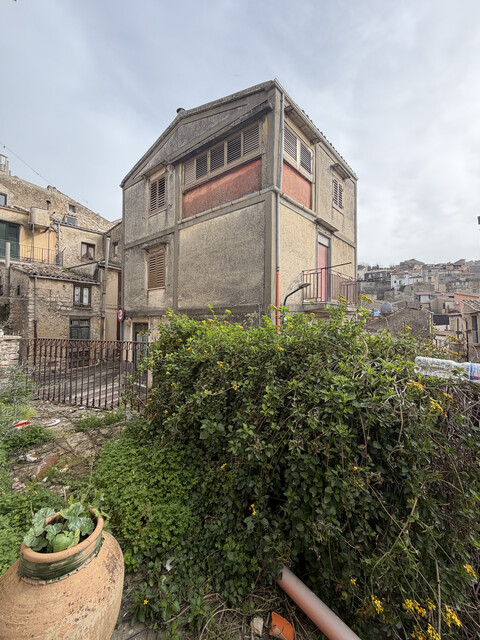 Palazzo / Edificio in Vendita a Bisacquino (Palermo)