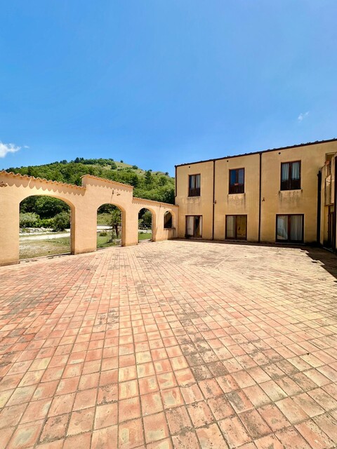 Albergo in Vendita a Burgio (Agrigento)