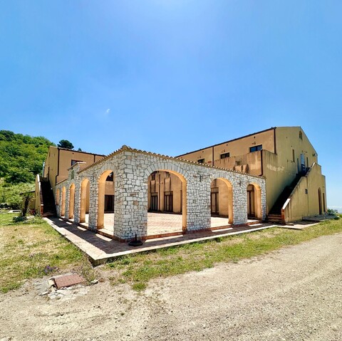 Albergo in Vendita a Burgio (Agrigento)