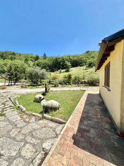 Albergo in Vendita a Burgio (Agrigento)