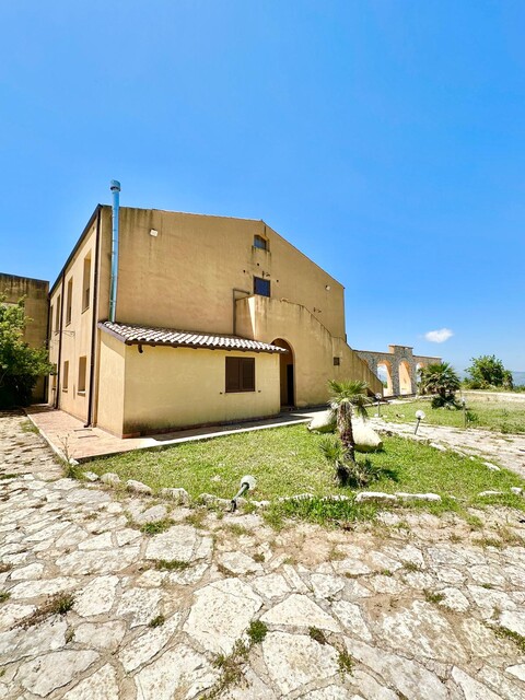 Albergo in Vendita a Burgio (Agrigento)