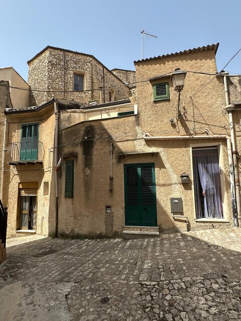 Casa singola in Vendita a Palazzo Adriano (Palermo)