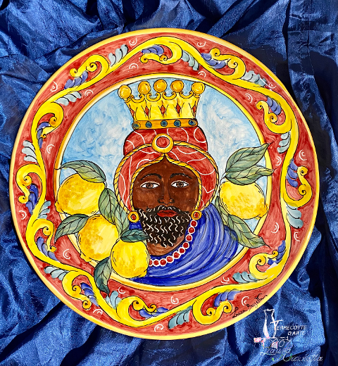 Piatto decorativo in ceramica con rappresentazione Teste di Moro Terrecotte d'arte di Laura Buzzetta Ceramica Siciliana