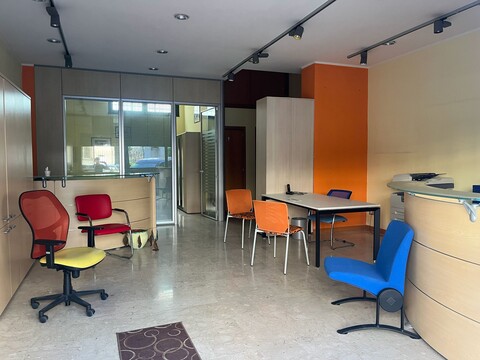 Locale commerciale in Vendita a Palermo Calatafimi - Villa Tasca