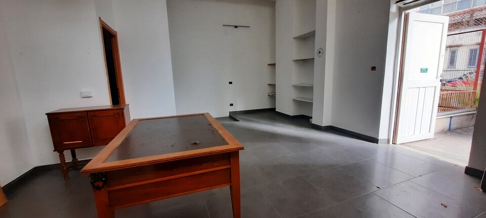 Locale commerciale in Affitto a Palermo Belgio - Strasburgo - De Gasperi