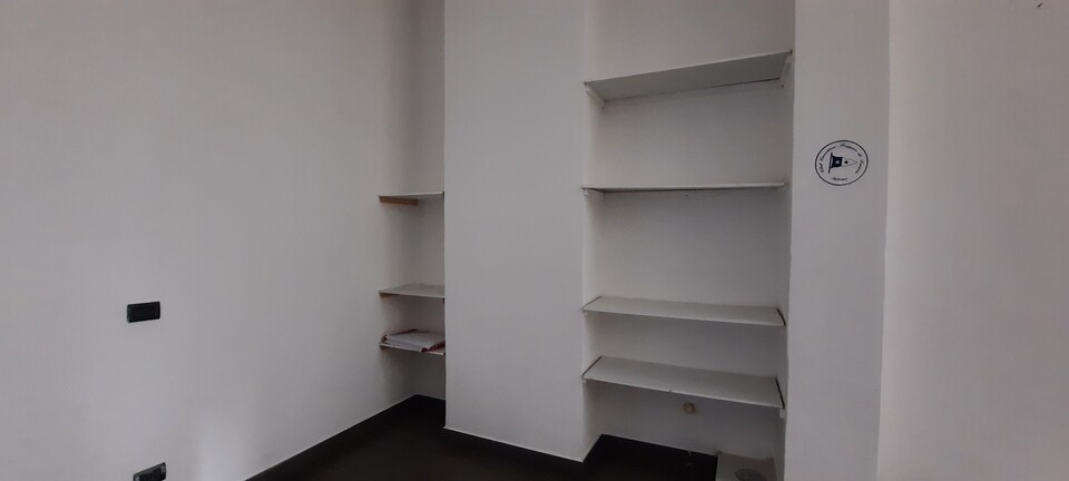 Locale commerciale in Affitto a Palermo Belgio - Strasburgo - De Gasperi