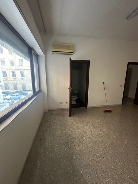 Appartamento in Vendita a Palermo Fiera - Montepellegrino - Cantieri