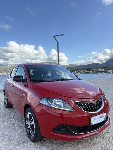 Lancia Ypsilon Hybrid FireFly Elettrica / Benzina