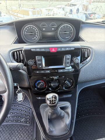 Lancia Ypsilon Hybrid FireFly Elettrica / Benzina