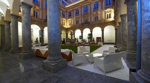 Chiostro hotel piazza Borsa Palermo