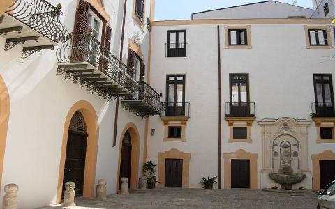 Palazzo Lungarini