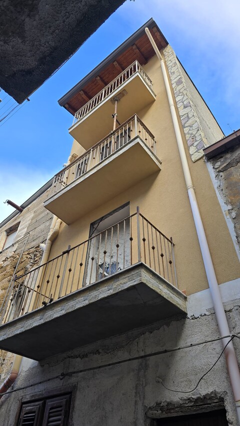 Fabbricato indipendente in Vendita a Altofonte Centro (Palermo)