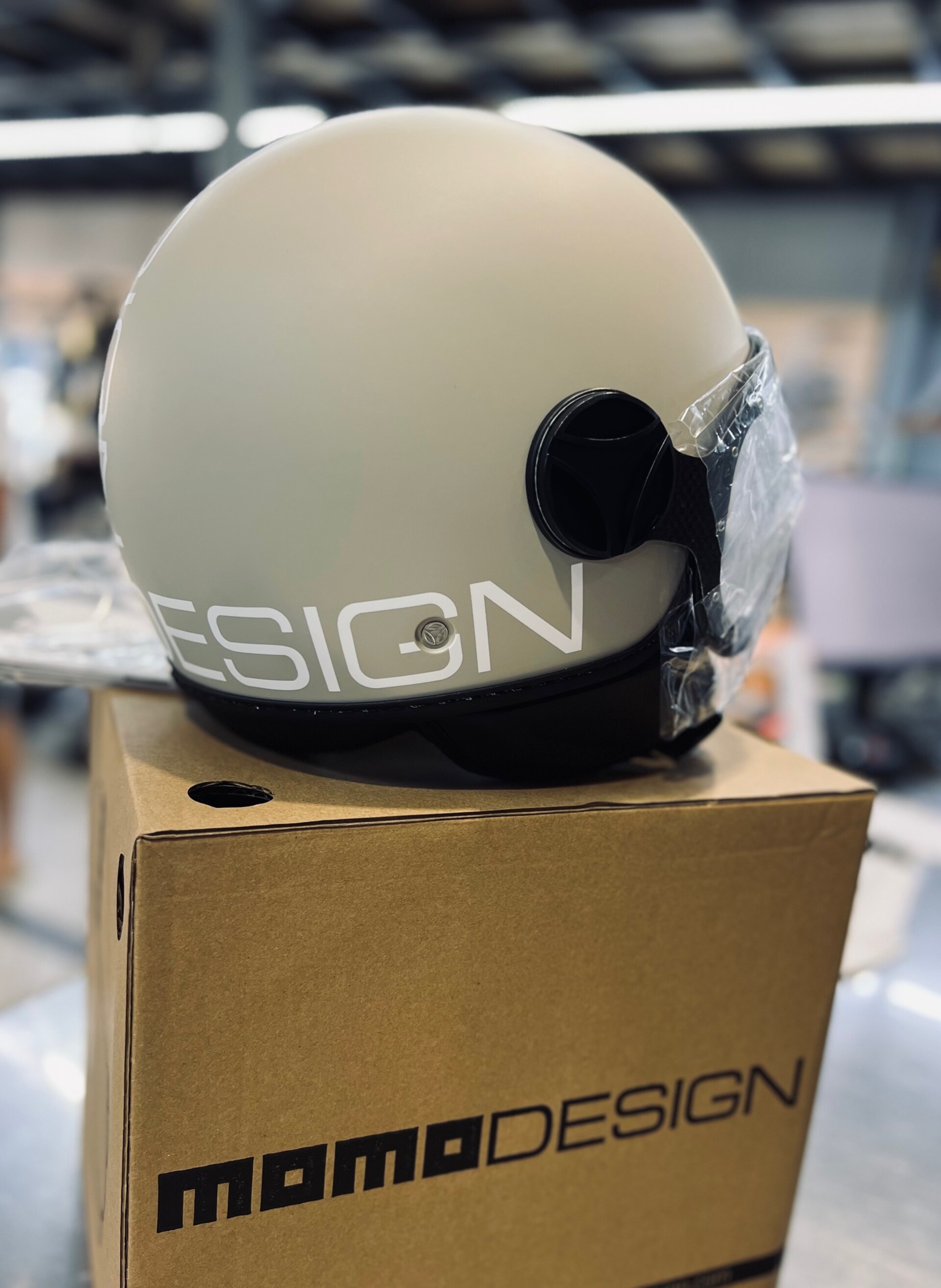 CASCO JET MOMODESIGN MOMODESIGN Casco moto jet FGTR CLASSIC Candy E2206 Malto / bianco