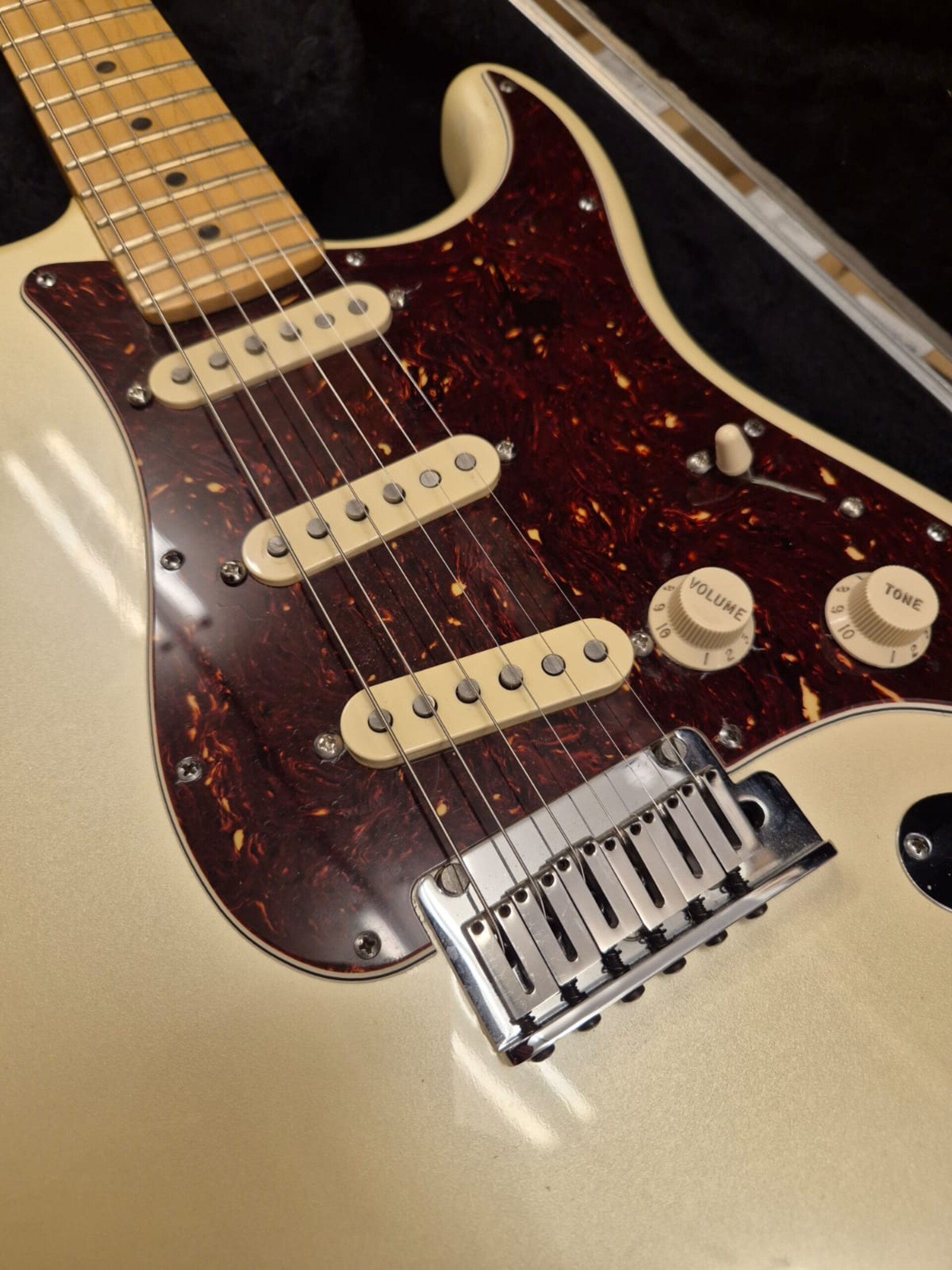 FENDER AMERICAN DELUXE STRATOCASTER OLYMPIC PEARL