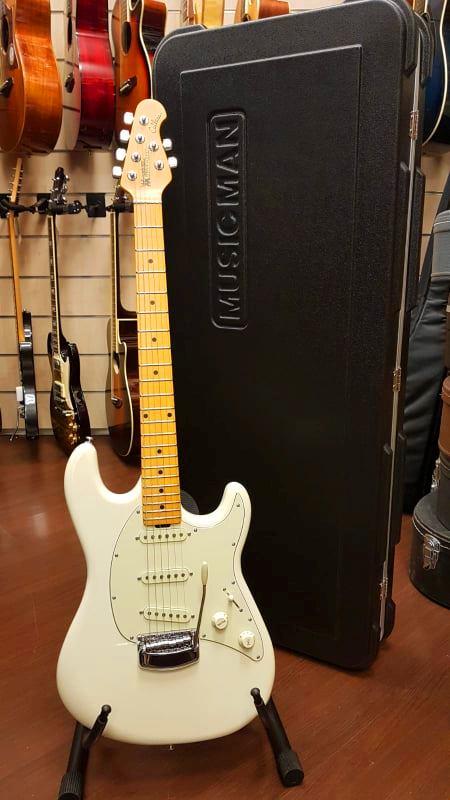 MUSIC MAN CUTLASS IVORY WHITE