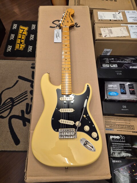 SQUIER FSR CLASSIC VIBE 70s CUSTOMIZZATA STRATOCASTER VINTAGE WHITE