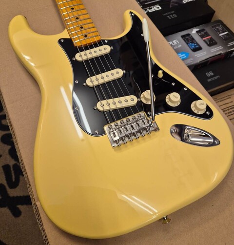 SQUIER FSR CLASSIC VIBE 70s CUSTOMIZZATA STRATOCASTER VINTAGE WHITE
