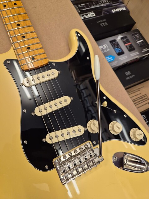 SQUIER FSR CLASSIC VIBE 70s CUSTOMIZZATA STRATOCASTER VINTAGE WHITE