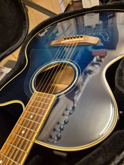 YAMAHA CPX700 CON ASTUCCIO RIGIDO