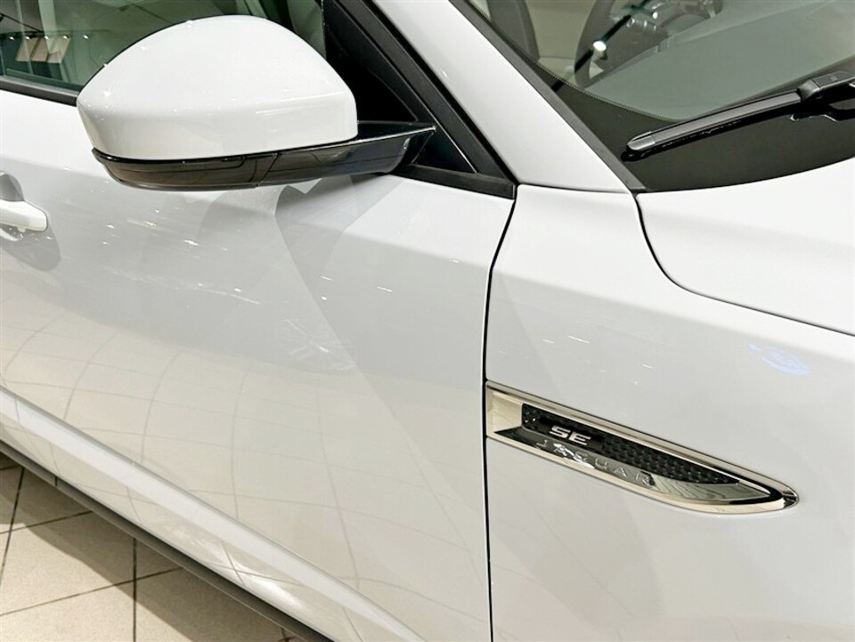 Jaguar E-Pace 2.0D 180 CV AWD aut. R-Dynamic SE Diesel