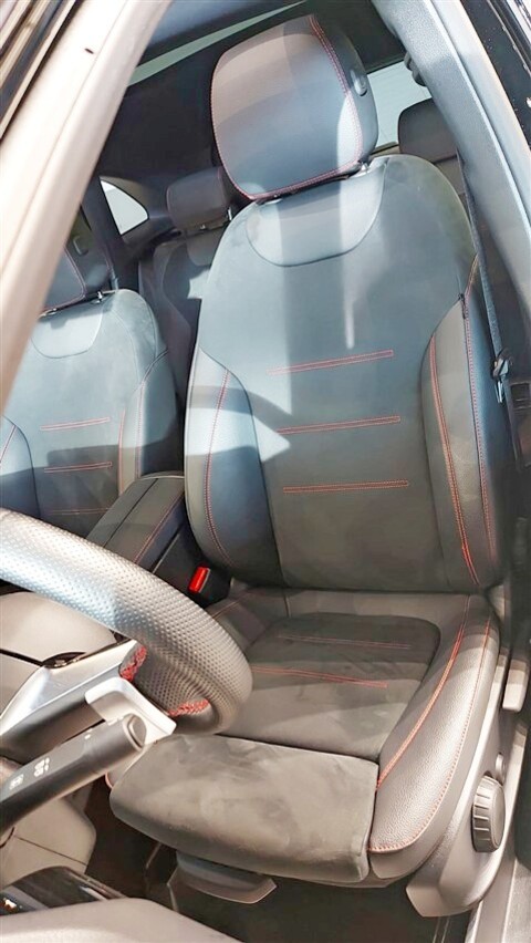 Mercedes-Benz GLA 200 D 200 d Automatic AMG Line Premium Plus Diesel