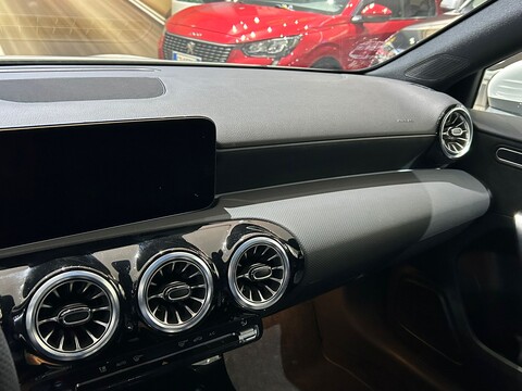 Mercedes-Benz A 180 A 180 d AMG Line Premium auto Diesel