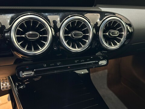 Mercedes-Benz A 180 A 180 d AMG Line Premium auto Diesel