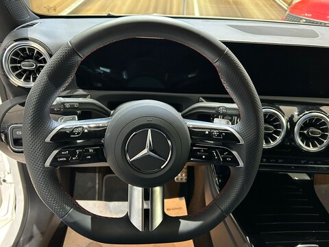 Mercedes-Benz A 180 A 180 d AMG Line Premium auto Diesel