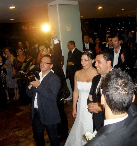 Matrimonio al Belvedere di Castellamare del Golfo (TP) mentre gli amici cantano una canzone agli sposi.....