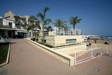 Lungomare a Marina di Ragusa (Rg); Realizzazione area attrezzata con masselli autobloccanti PALIO nocciola, finitura Hi Class.